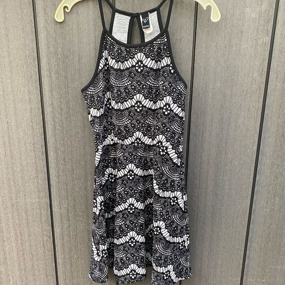 Windsor Dress‎ - Picture 8 of 9